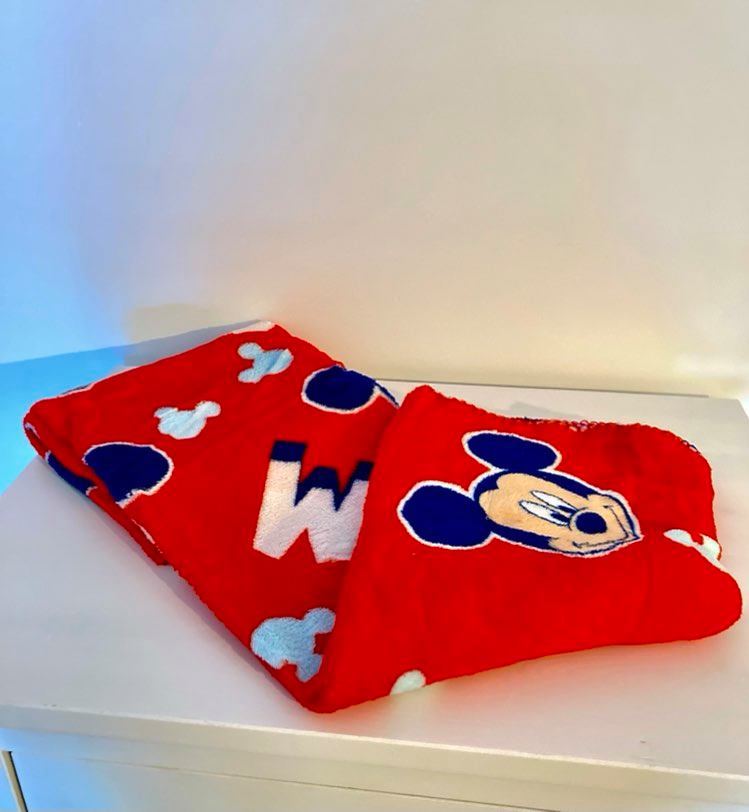 Manta coralina Mickey Mouse
